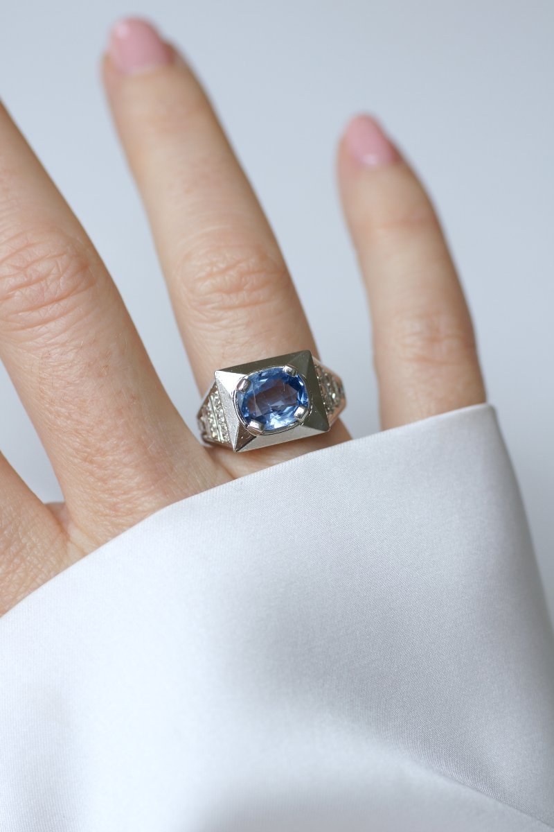 Art Deco Signet Ring With A 3.33 Ct No Heat Ceylon Sapphire And Diamonds On Platinum-photo-4