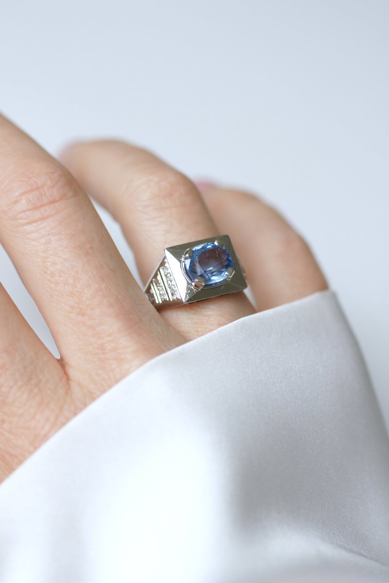 Art Deco Signet Ring With A 3.33 Ct No Heat Ceylon Sapphire And Diamonds On Platinum-photo-2