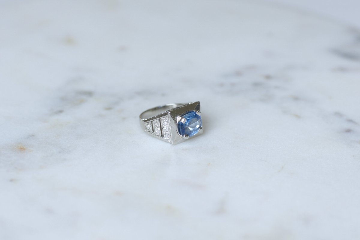 Art Deco Signet Ring With A 3.33 Ct No Heat Ceylon Sapphire And Diamonds On Platinum-photo-3