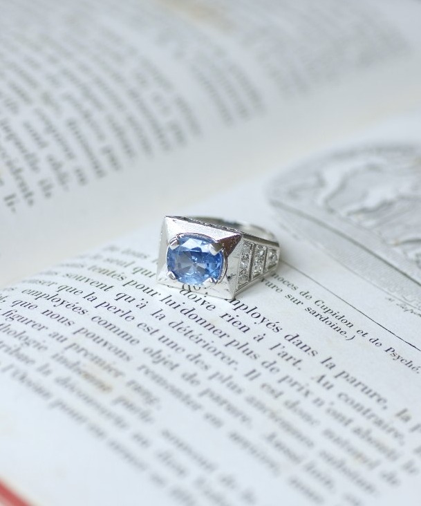 Art Deco Signet Ring With A 3.33 Ct No Heat Ceylon Sapphire And Diamonds On Platinum
