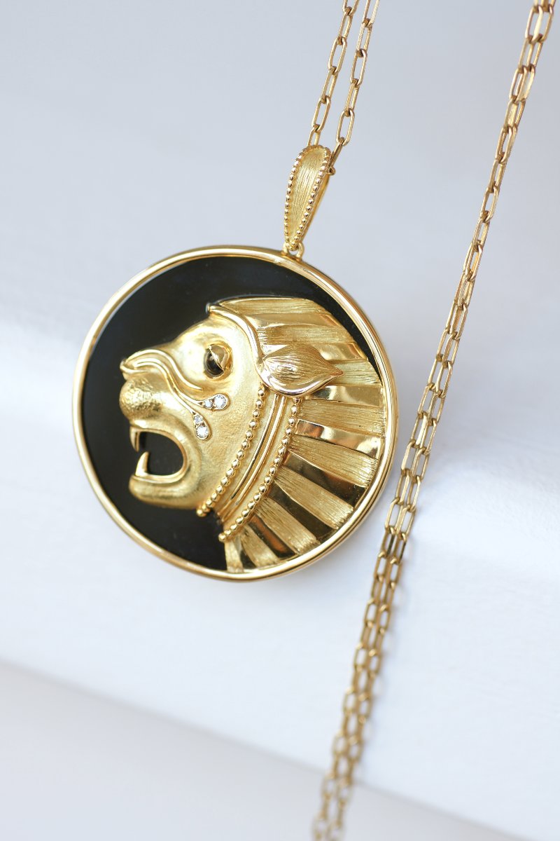 Jean & Pierre Bellin Leo Zodiac Pendant In Yellow Gold And Onyx, 1970s-photo-4
