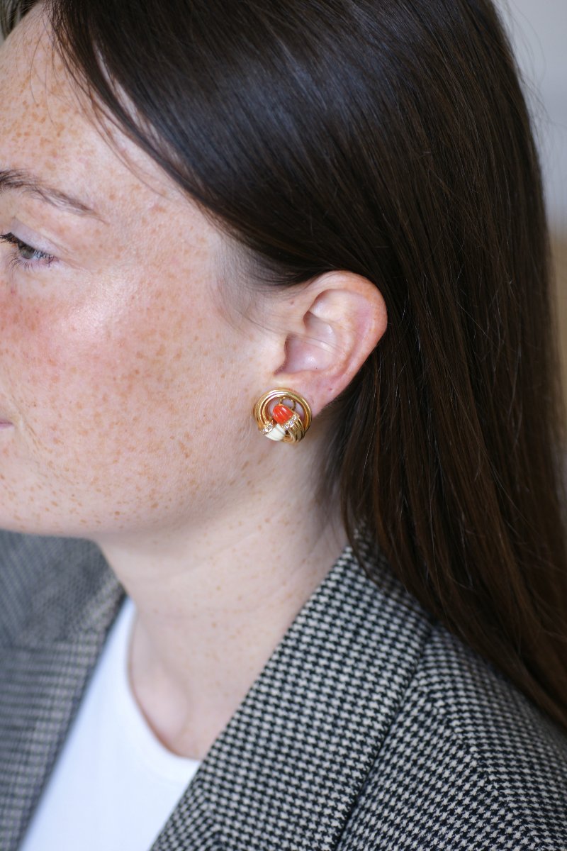 Boucles d'Oreilles Toi et Moi Corail et Diamants en Or Jaune Années 70-photo-4