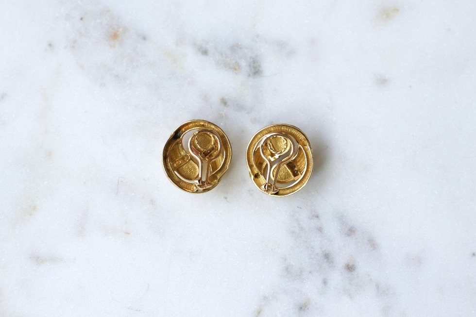 Boucles d'Oreilles Toi et Moi Corail et Diamants en Or Jaune Années 70-photo-1