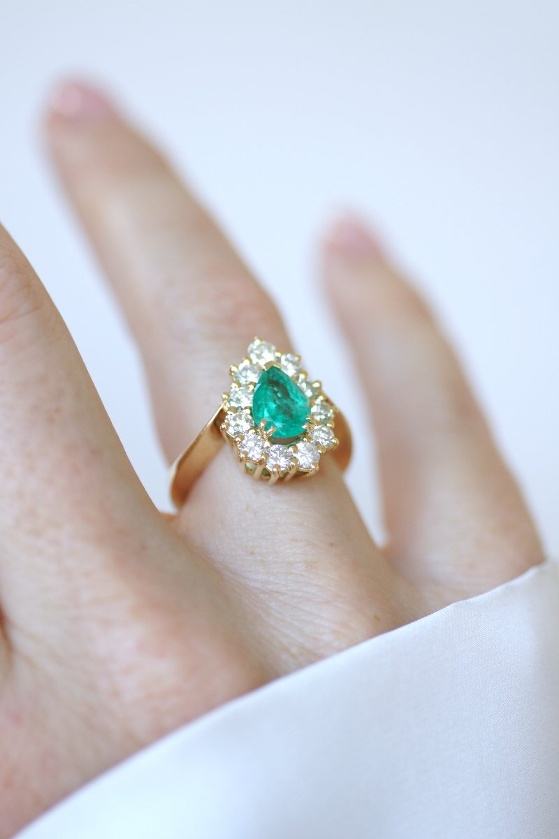 Bague Emeraude Colombienne Poire 1.30 Cts Entourage Diamants sur Or Jaune-photo-2