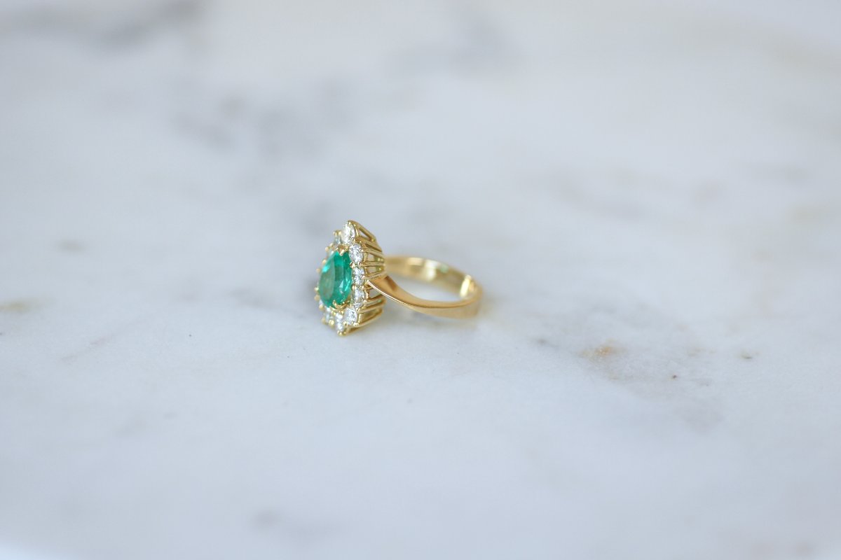 Bague Emeraude Colombienne Poire 1.30 Cts Entourage Diamants sur Or Jaune-photo-1