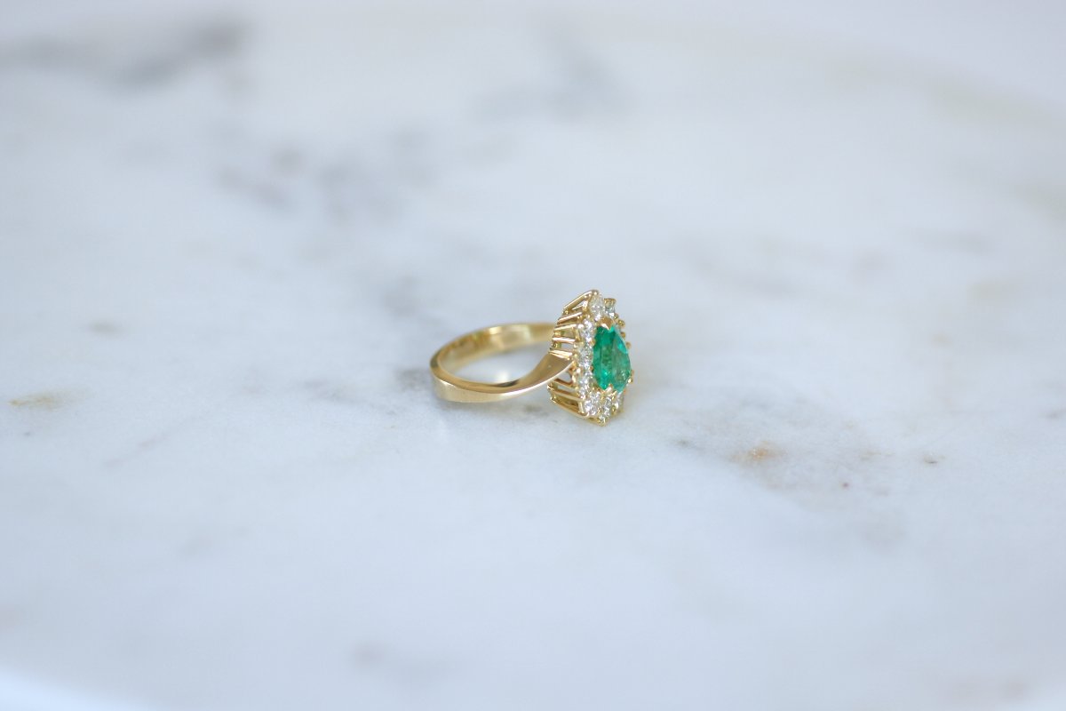Bague Emeraude Colombienne Poire 1.30 Cts Entourage Diamants sur Or Jaune-photo-3