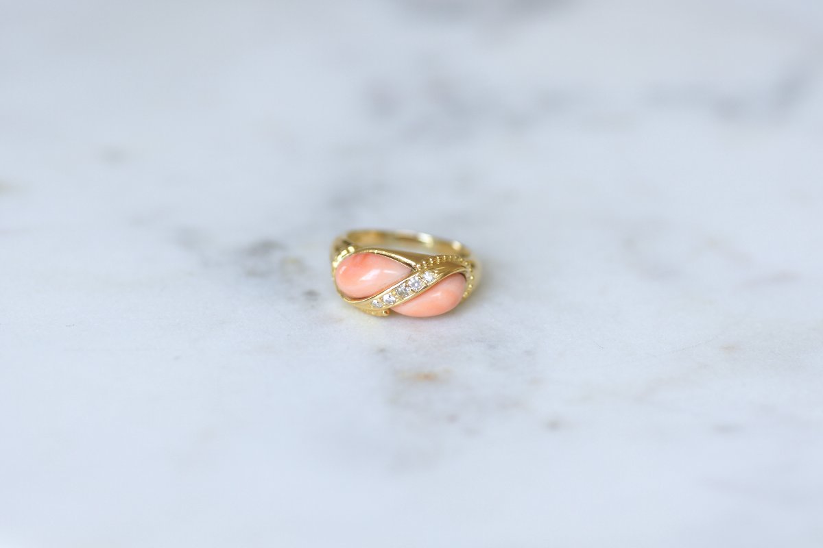 Jean & Pierre Bellin Bague Cabochon de Corail et Diamant sur Or Jaune-photo-2