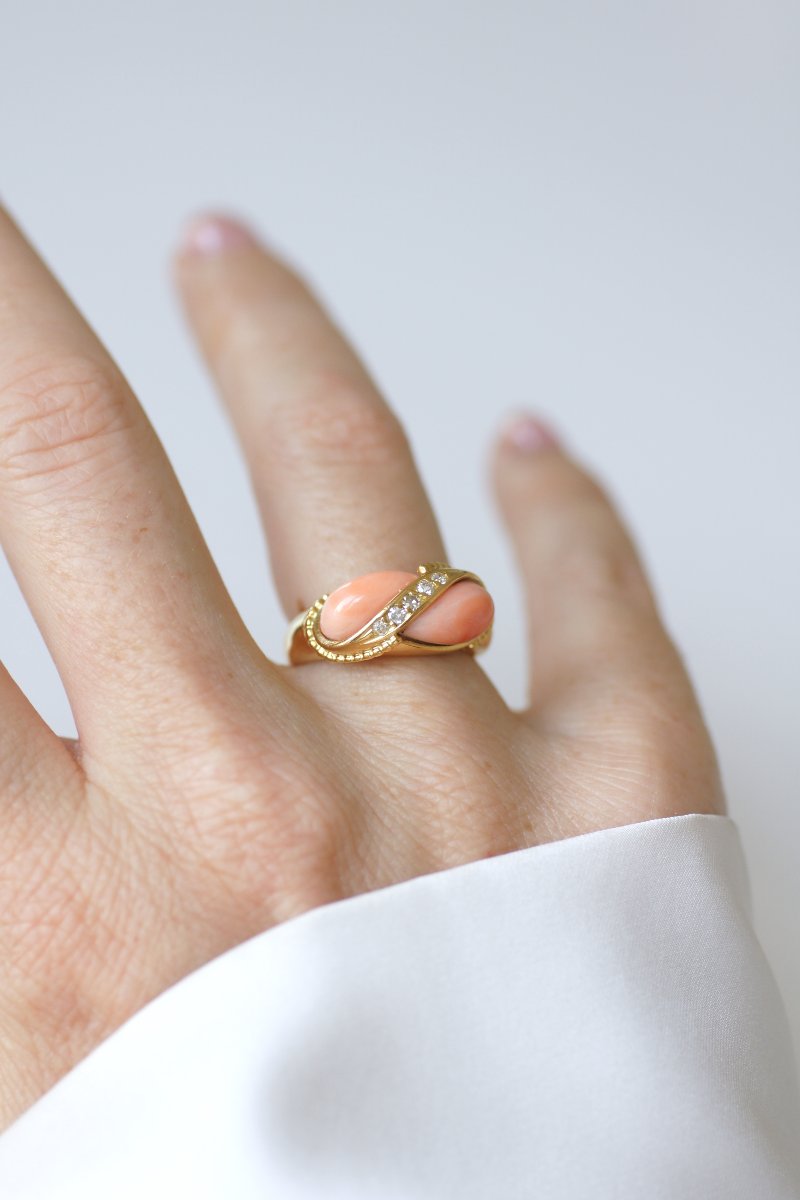 Jean & Pierre Bellin Bague Cabochon de Corail et Diamant sur Or Jaune-photo-3