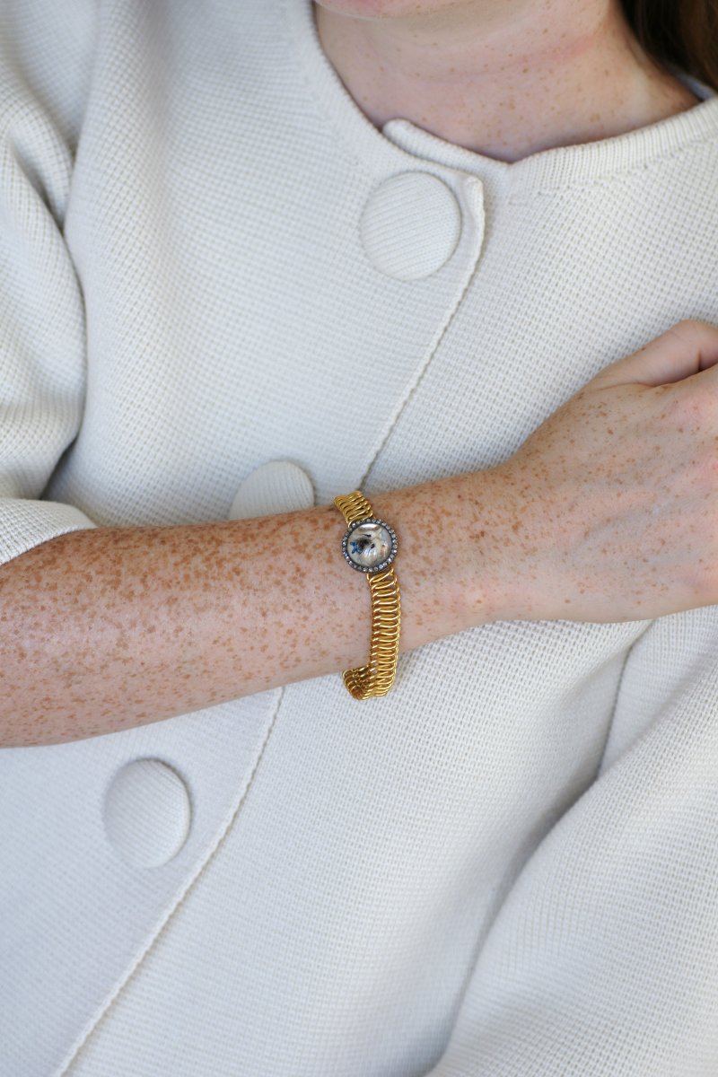 Bracelet Ancien Gourmette en Or jaune et Fixé Sous Verre Chien Diamants-photo-3