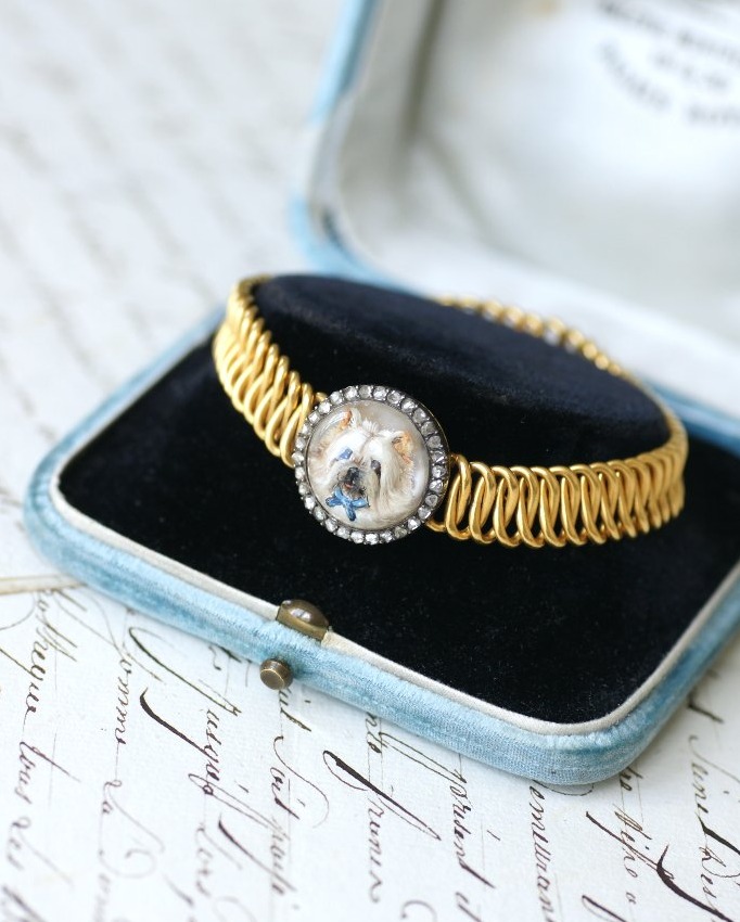 Bracelet Ancien Gourmette en Or jaune et Fixé Sous Verre Chien Diamants