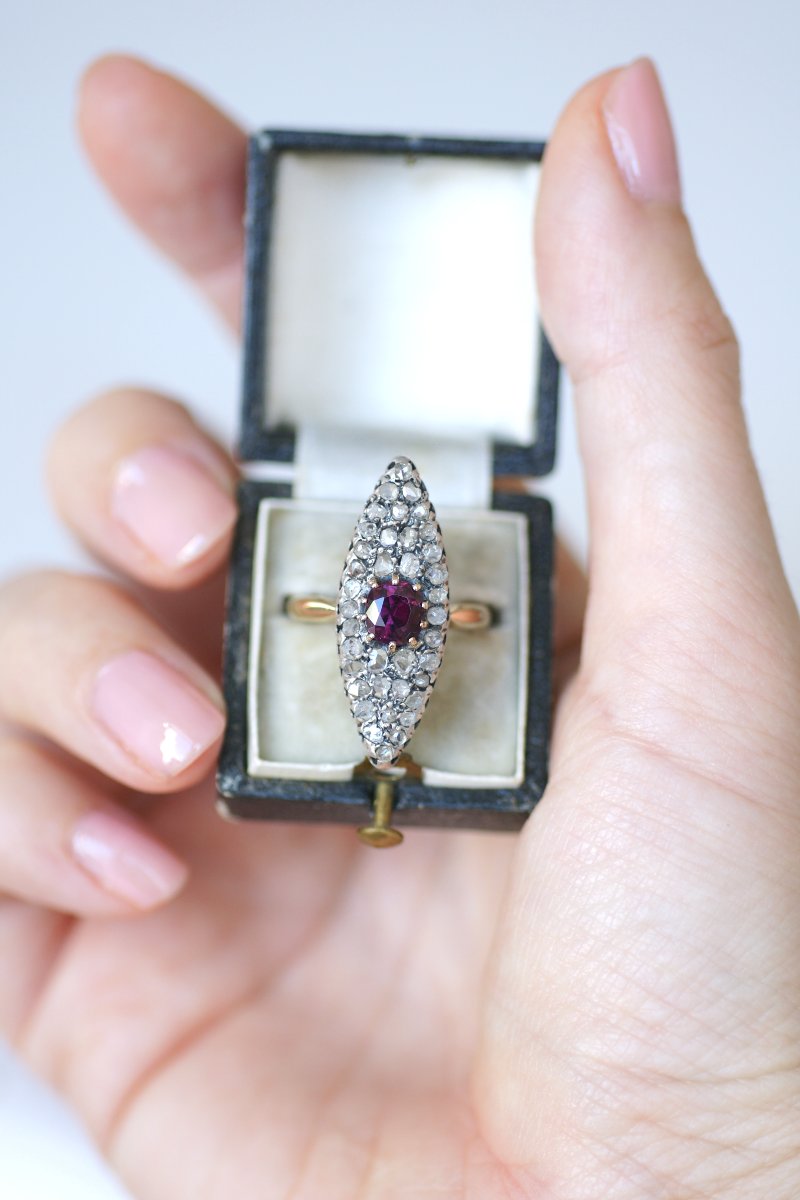 Victorian Navette Ring With Ruby And Diamonds In Yellow Gold And Silver-photo-2