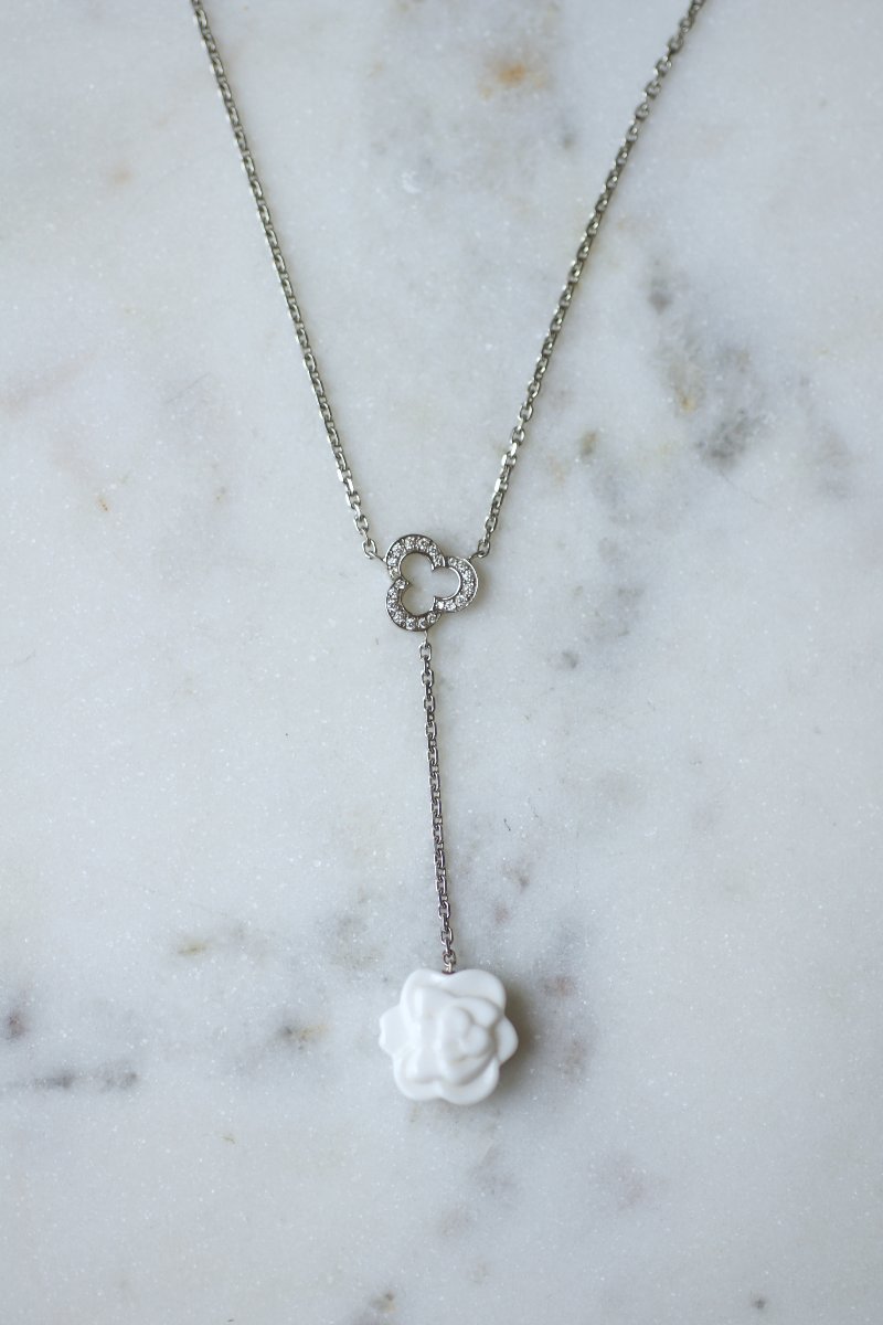 Chanel Camellia Necklace In White Gold With Diamonds And White Agate-photo-4