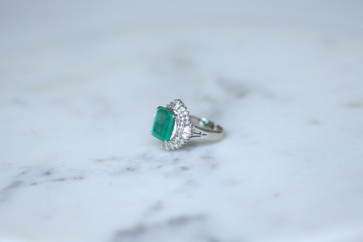 Bague Jupe Emeraude Colombienne 3,70 Cts et Diamants sur Platine-photo-2