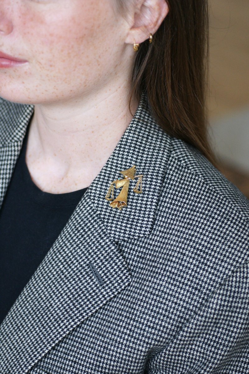 Broche Porteuse d'Eau Asiatique en Or Jaune Années 60-photo-4