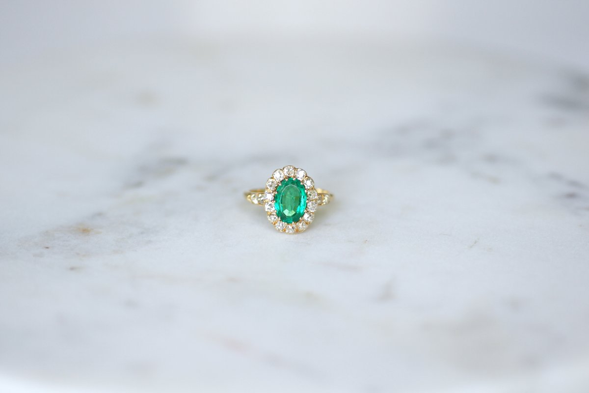 Victorian Cluster Ring With A 1.40-carat Colombian Emerald And Diamonds Set In Yellow Gold-photo-3