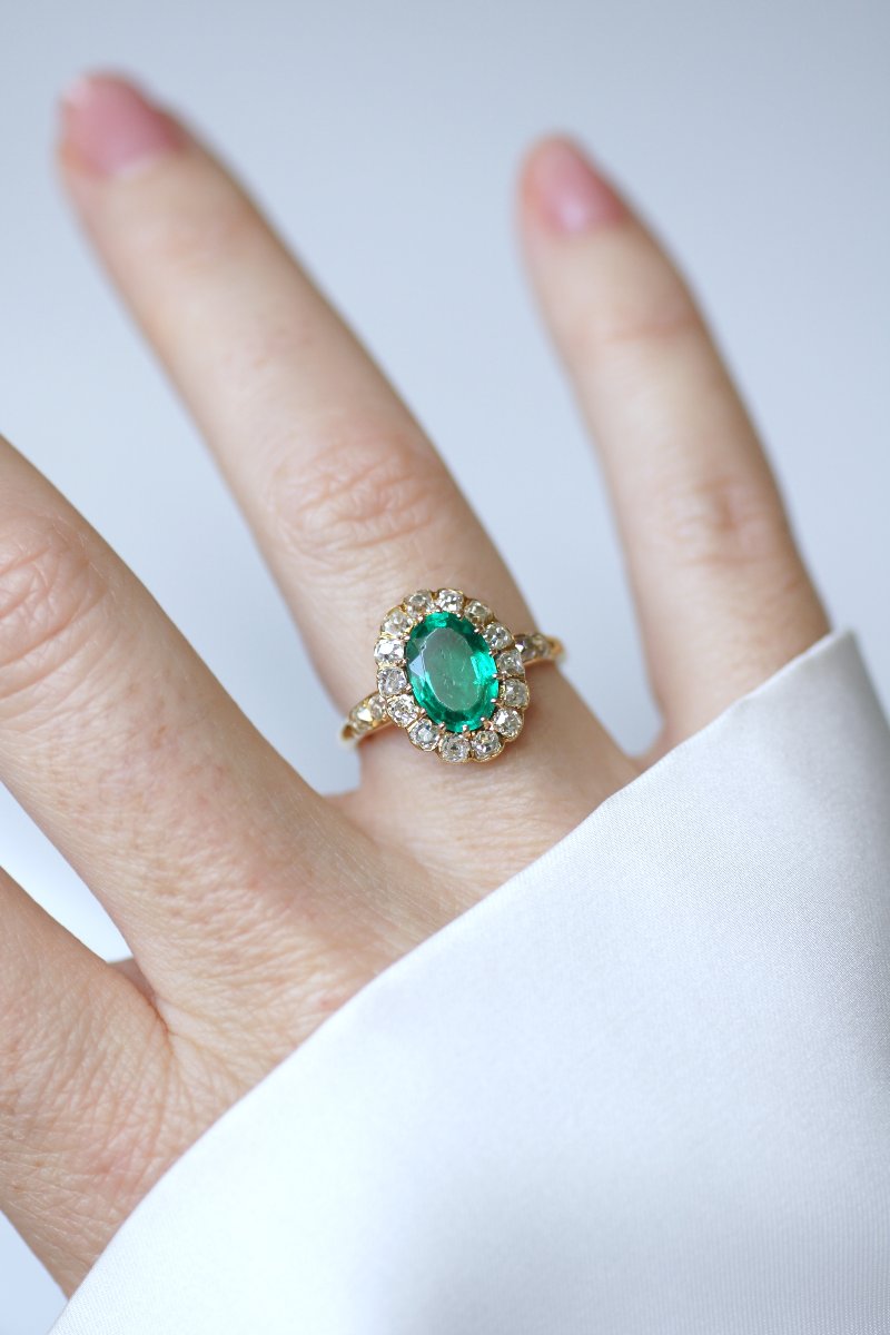 Victorian Cluster Ring With A 1.40-carat Colombian Emerald And Diamonds Set In Yellow Gold-photo-4
