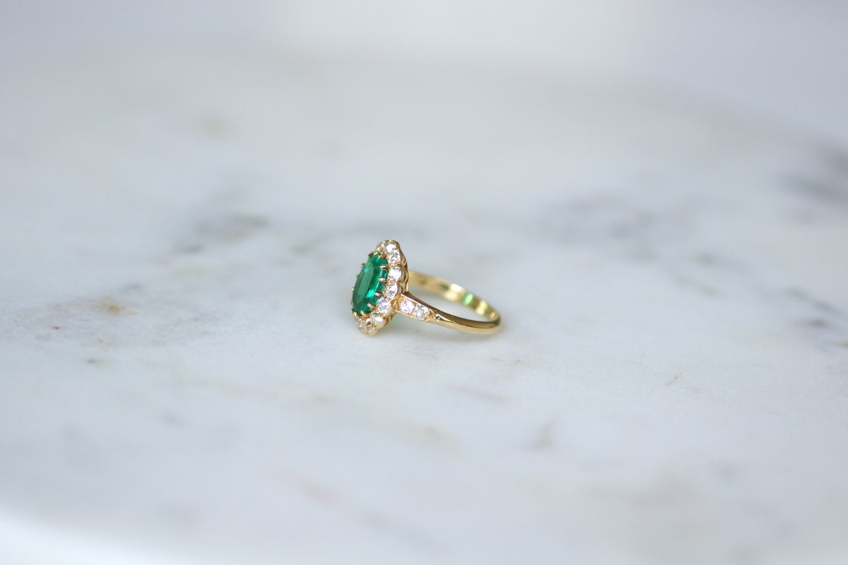 Victorian Cluster Ring With A 1.40-carat Colombian Emerald And Diamonds Set In Yellow Gold-photo-1
