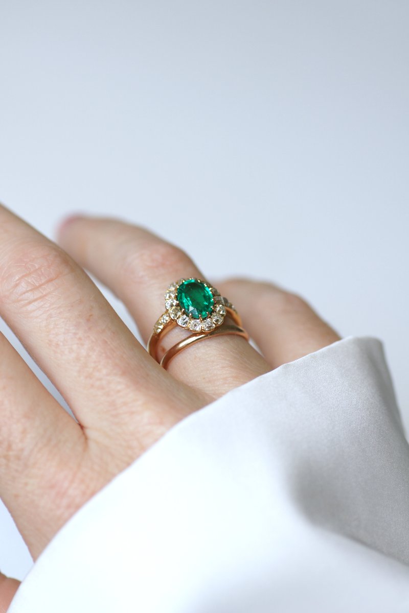 Victorian Cluster Ring With A 1.40-carat Colombian Emerald And Diamonds Set In Yellow Gold-photo-2