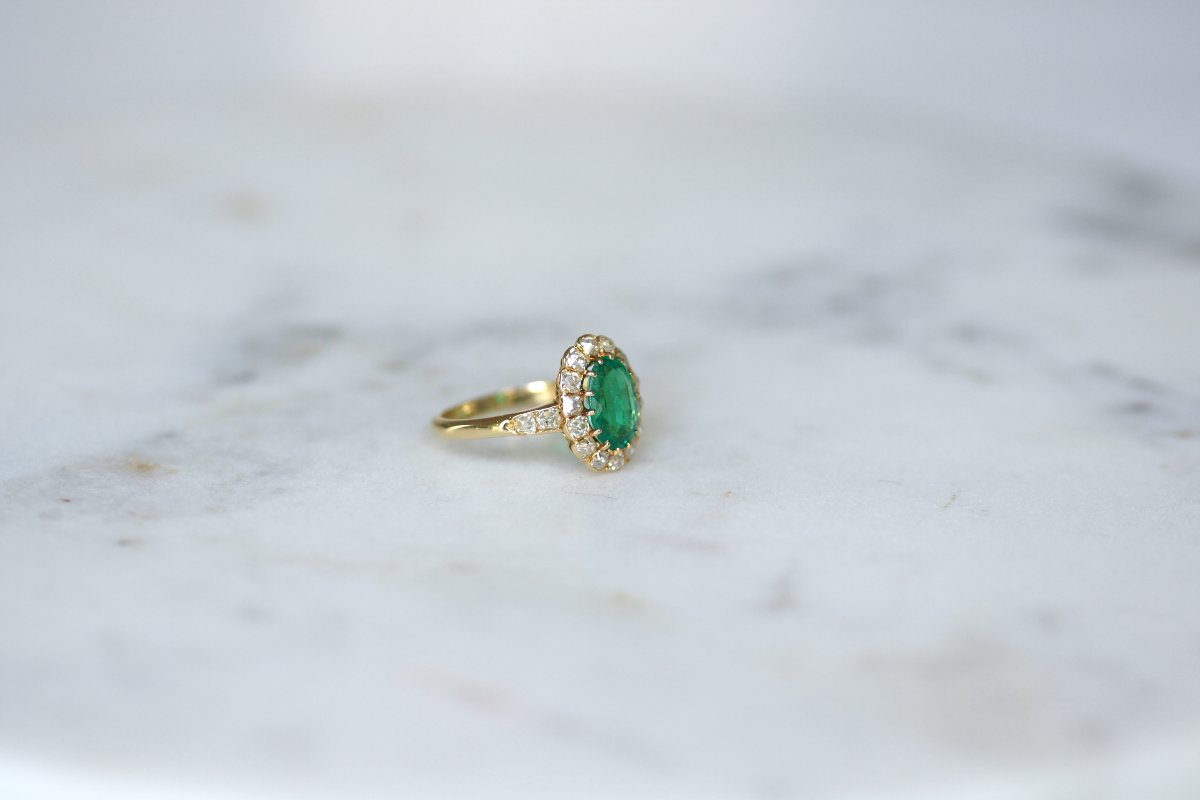 Victorian Cluster Ring With A 1.40-carat Colombian Emerald And Diamonds Set In Yellow Gold-photo-3