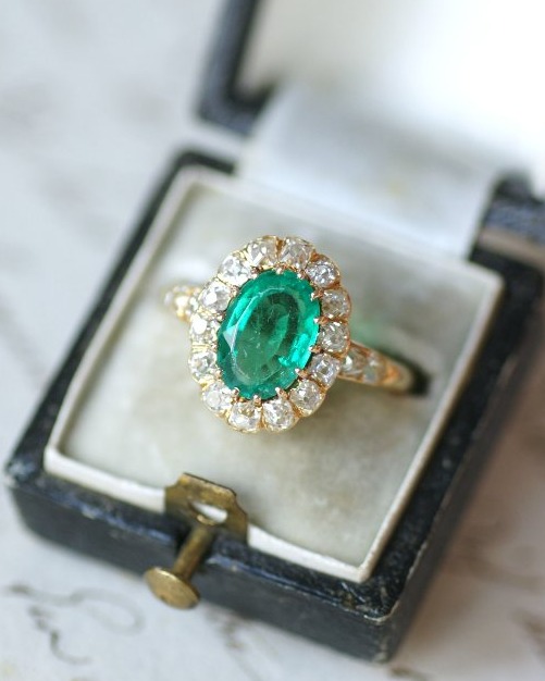 Victorian Cluster Ring With A 1.40-carat Colombian Emerald And Diamonds Set In Yellow Gold