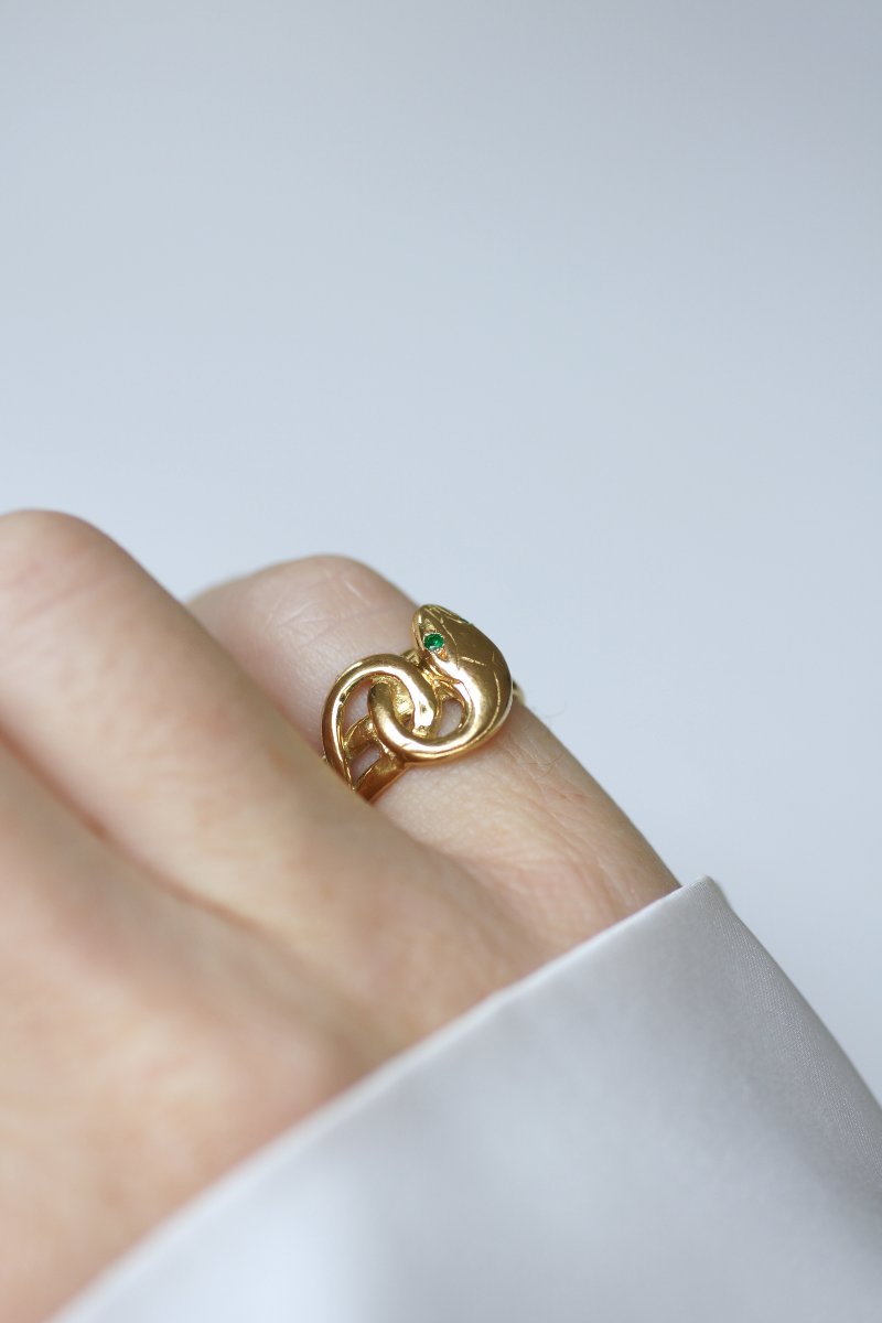Victorian Ring With Coiled Snake And Emerald On Yellow Gold-photo-3
