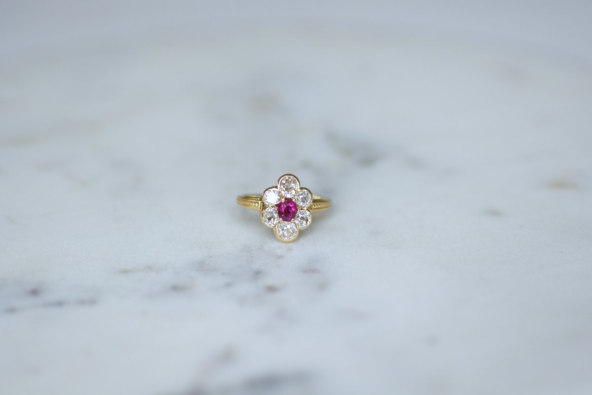 Victorian Cluster Ring With A 0.60 Ct Burmese Ruby And Diamonds Set In Yellow Gold-photo-2