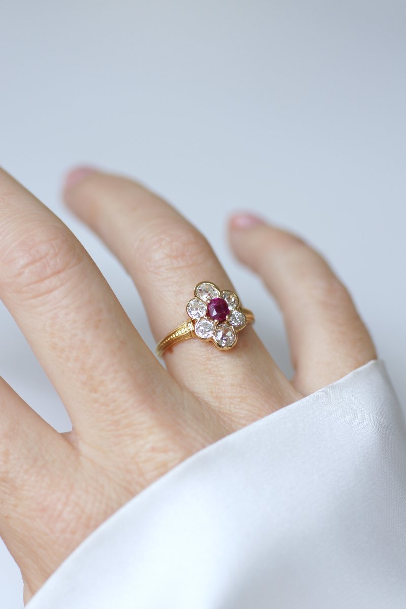 Victorian Cluster Ring With A 0.60 Ct Burmese Ruby And Diamonds Set In Yellow Gold-photo-4