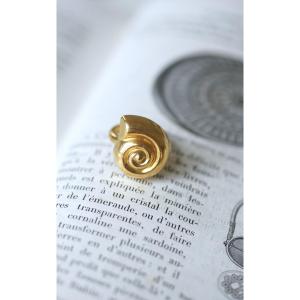 Vintage Lalaounis Shell Ring In Yellow Gold