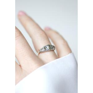 Bague Ancienne Jarretière Diamants Taillés en Table et en Rose sur Or rose et Argent