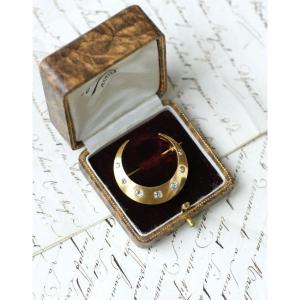 Victorian Crescent Moon Brooch With 1.10-carat Antique Cushion-cut Diamonds On Yellow Gold