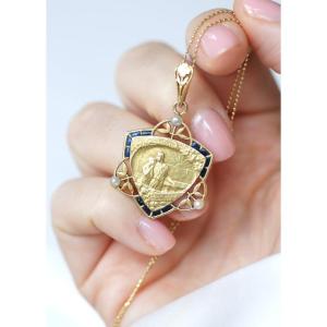 Médaille Art Nouveau Romantique Citation Edmond de Rostand Email Plique à Jour et Perles Fines 