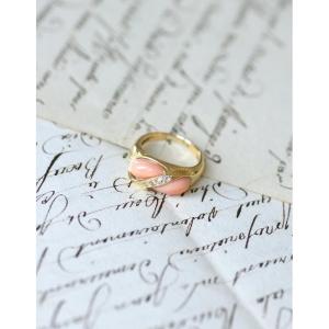Jean & Pierre Bellin Bague Cabochon de Corail et Diamant sur Or Jaune