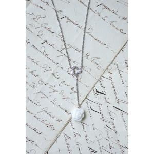 Chanel Collier Camelia Or Blanc Diamants et Agate Blanche