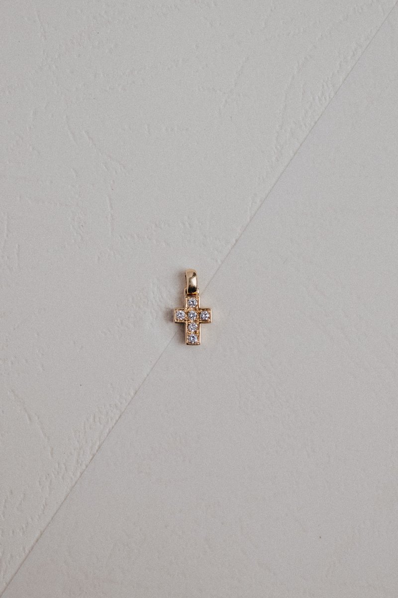 Petite croix en or jaune 750/000 et diamants-photo-3