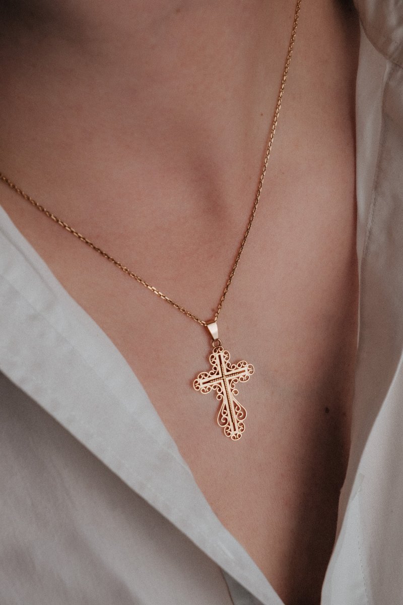Croix filigranée en or jaune 750/000