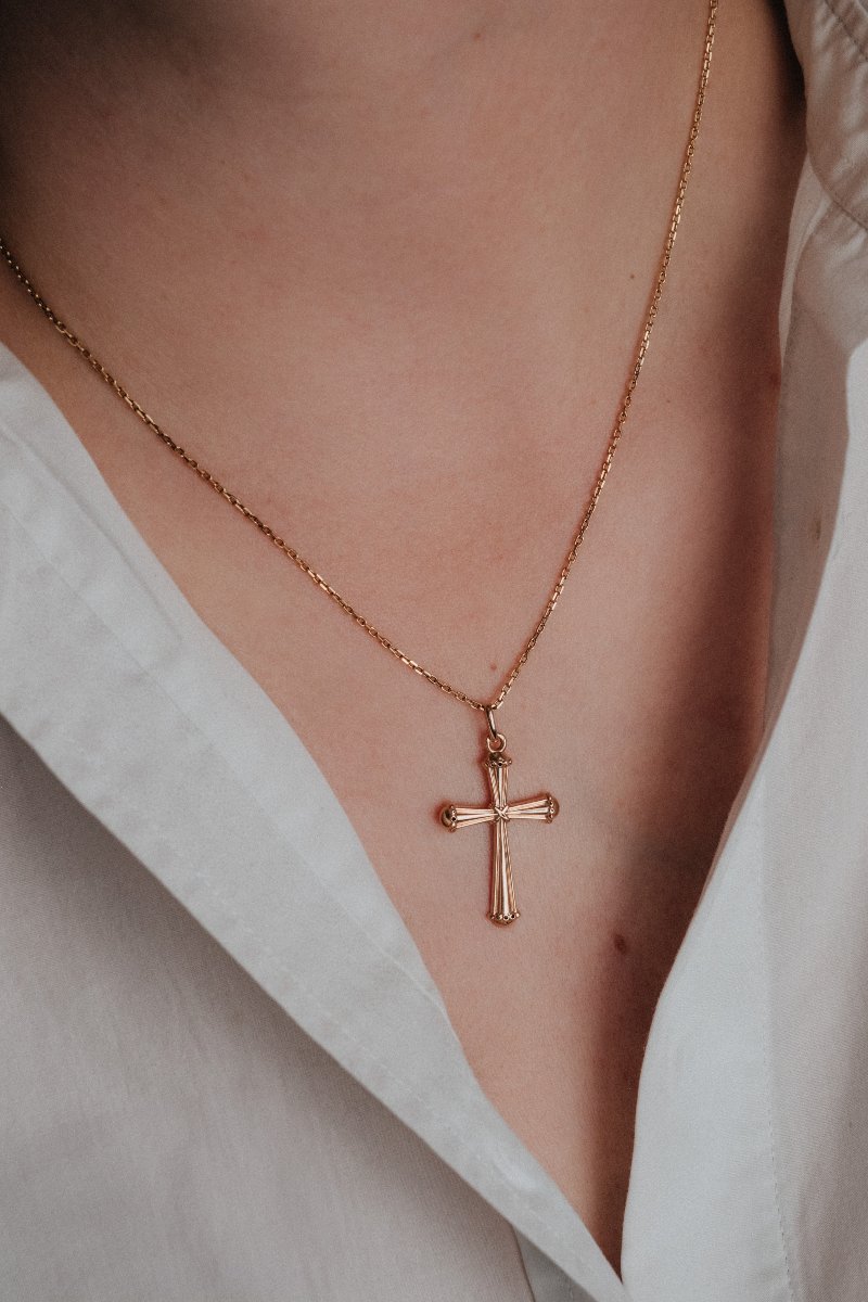 Cross In Yellow Gold 750/000 With Knotted Ribbon Motif