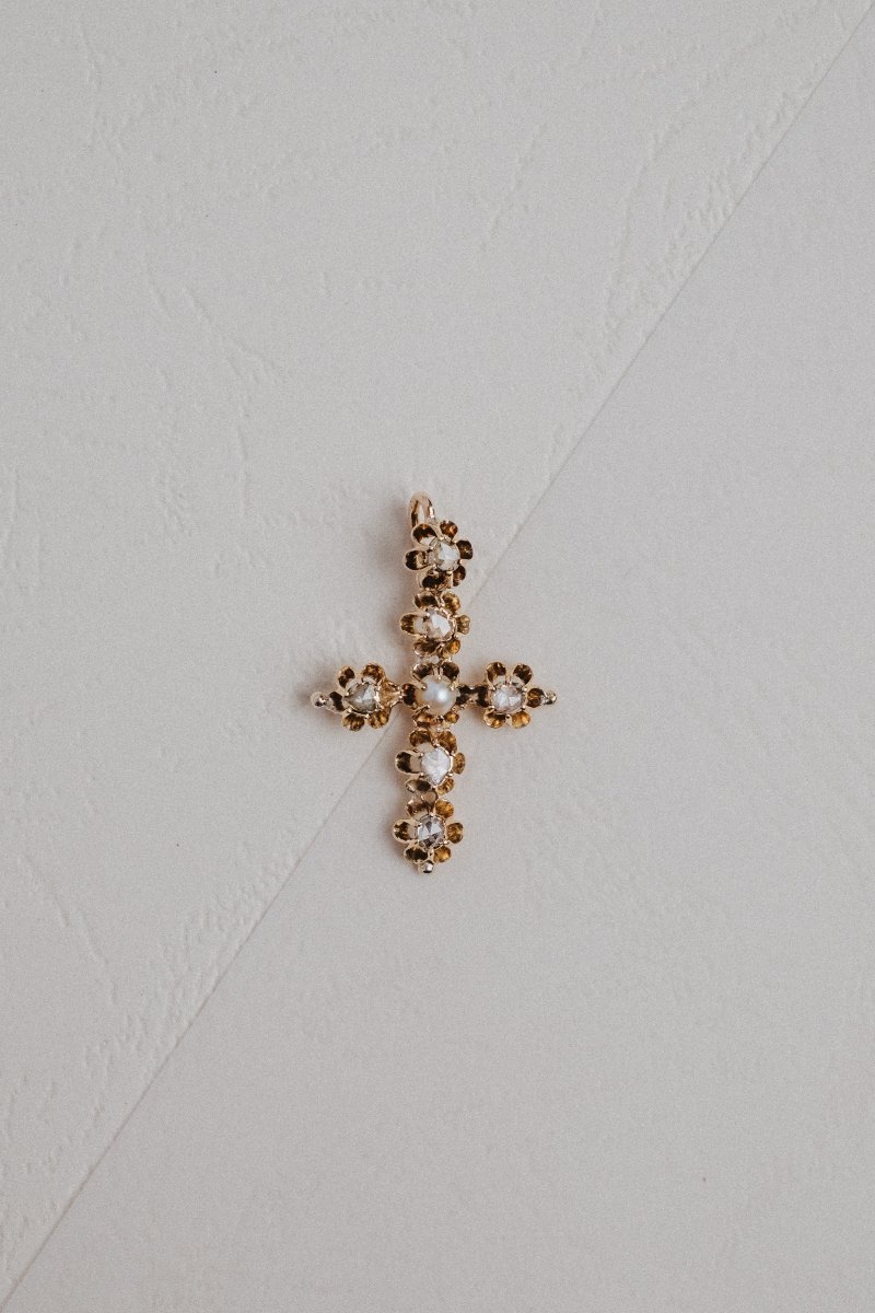 Croix XIXème en or jaune 750/000, perle et diamants-photo-3