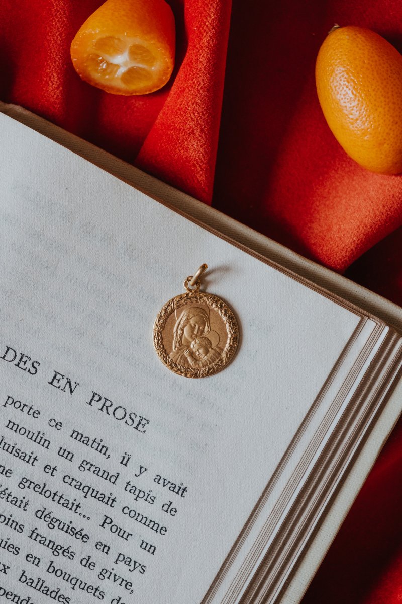 Médaille Vierge et l'Enfant en or jaune 750/000, Arthus Bertrand-photo-2