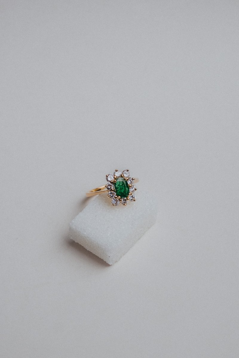 Rectangular Daisy Ring In Yellow Gold 750/000 And Emerald