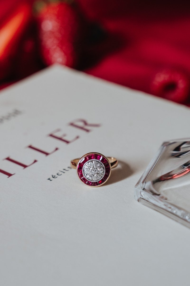 750/000 Yellow Gold Ring Set With Old-cut Diamonds And Calibrated Rubies-photo-3