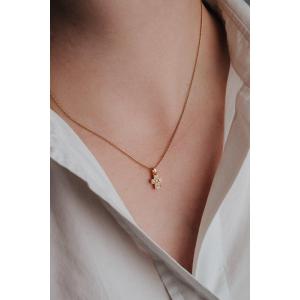 Petite croix en or jaune 750/000 et diamants
