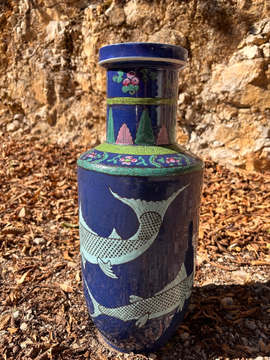 Chinese Porcelain Vase From The 19th Century, Featuring A Fish Design -photo-4