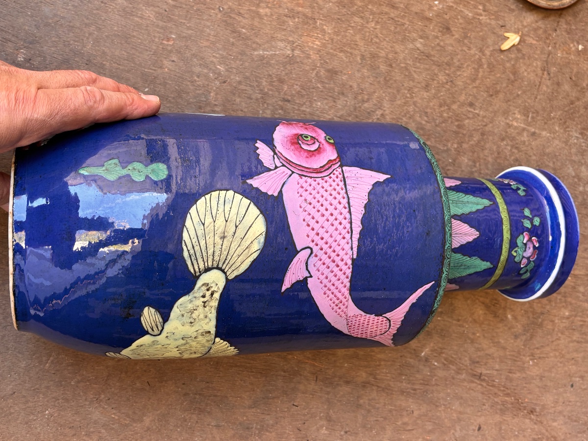 Chinese Porcelain Vase From The 19th Century, Featuring A Fish Design -photo-7
