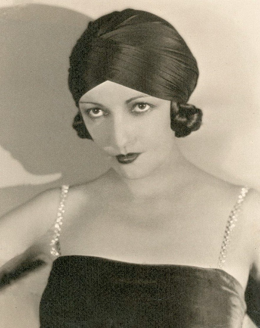 Tadé STYKA (Kielce1889–New York 1954) Peintre Polonais Portrait de Natacha Rambova  HST46x38 cm-photo-1