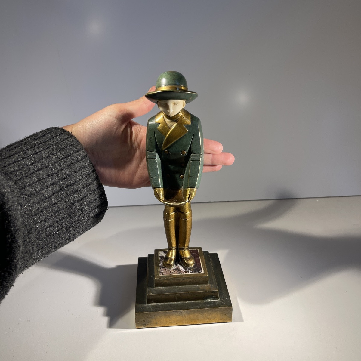 Sculpture Chryséléphantine Art Déco 'fille Au Panier', Bronze à Patine Verte Et Dorée, Ca 1930-photo-2