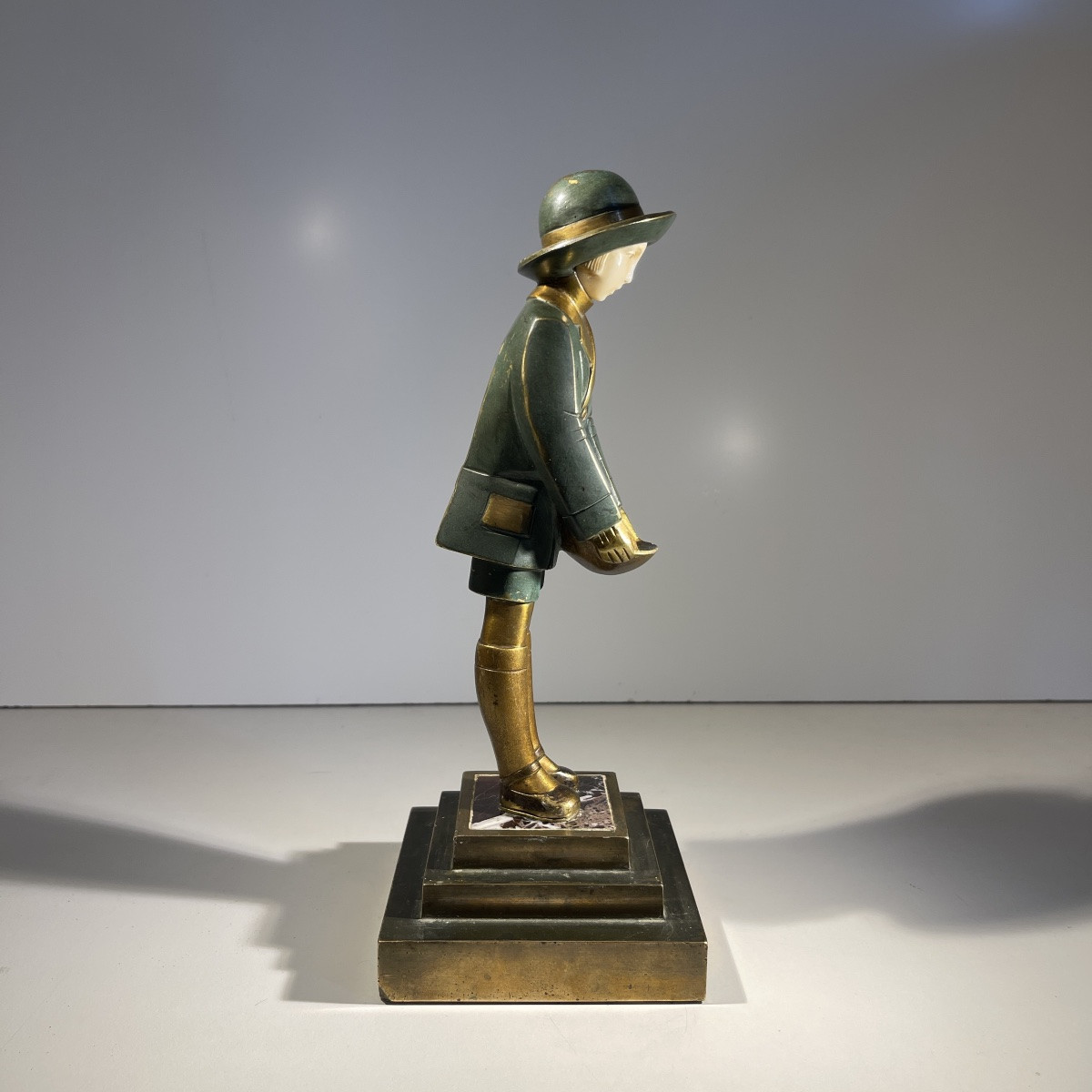 Sculpture Chryséléphantine Art Déco 'fille Au Panier', Bronze à Patine Verte Et Dorée, Ca 1930-photo-3