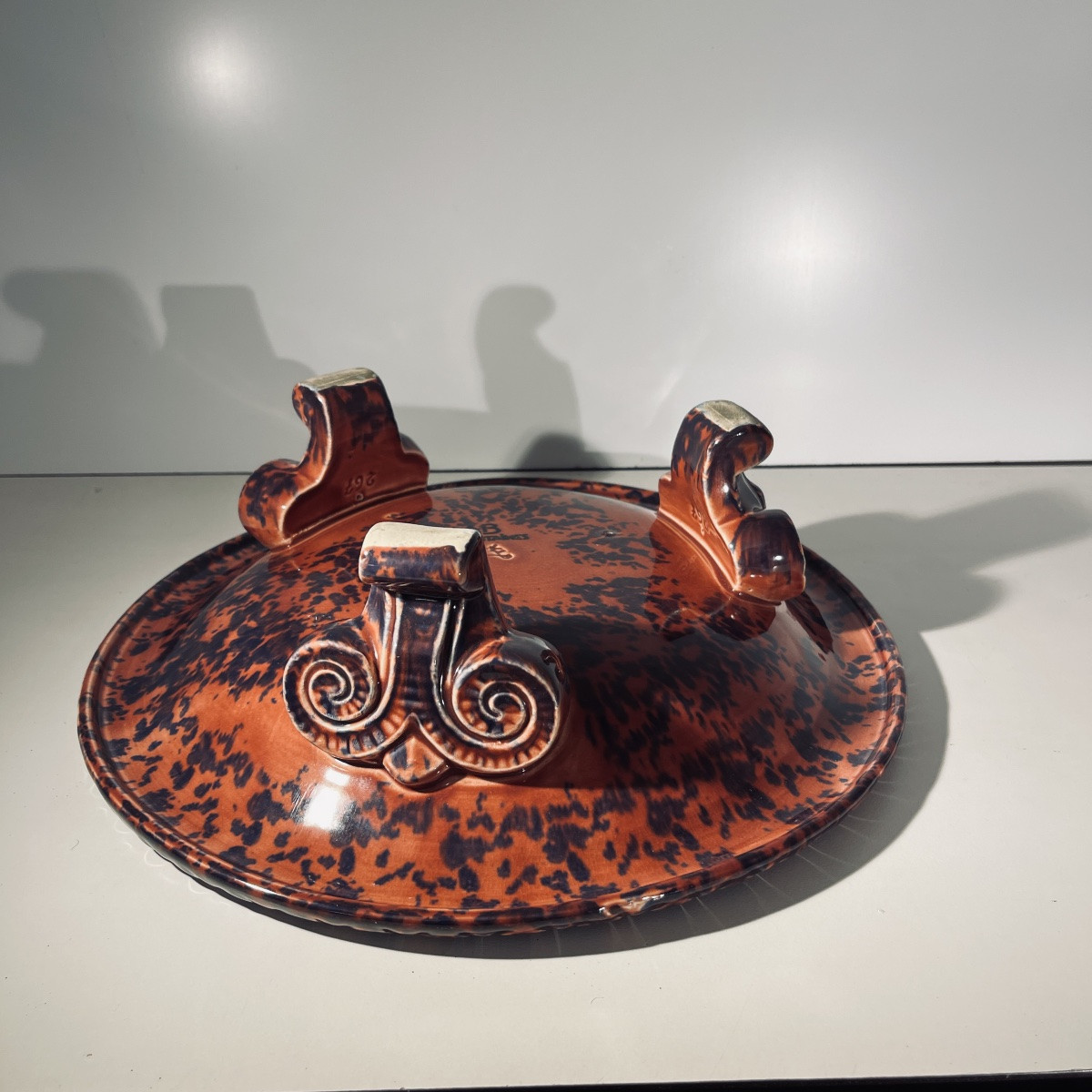Jean Luce pour Villeroy & Boch Luxembourg Septfontaines, coupe / plat Art Déco tripode en céram-photo-8