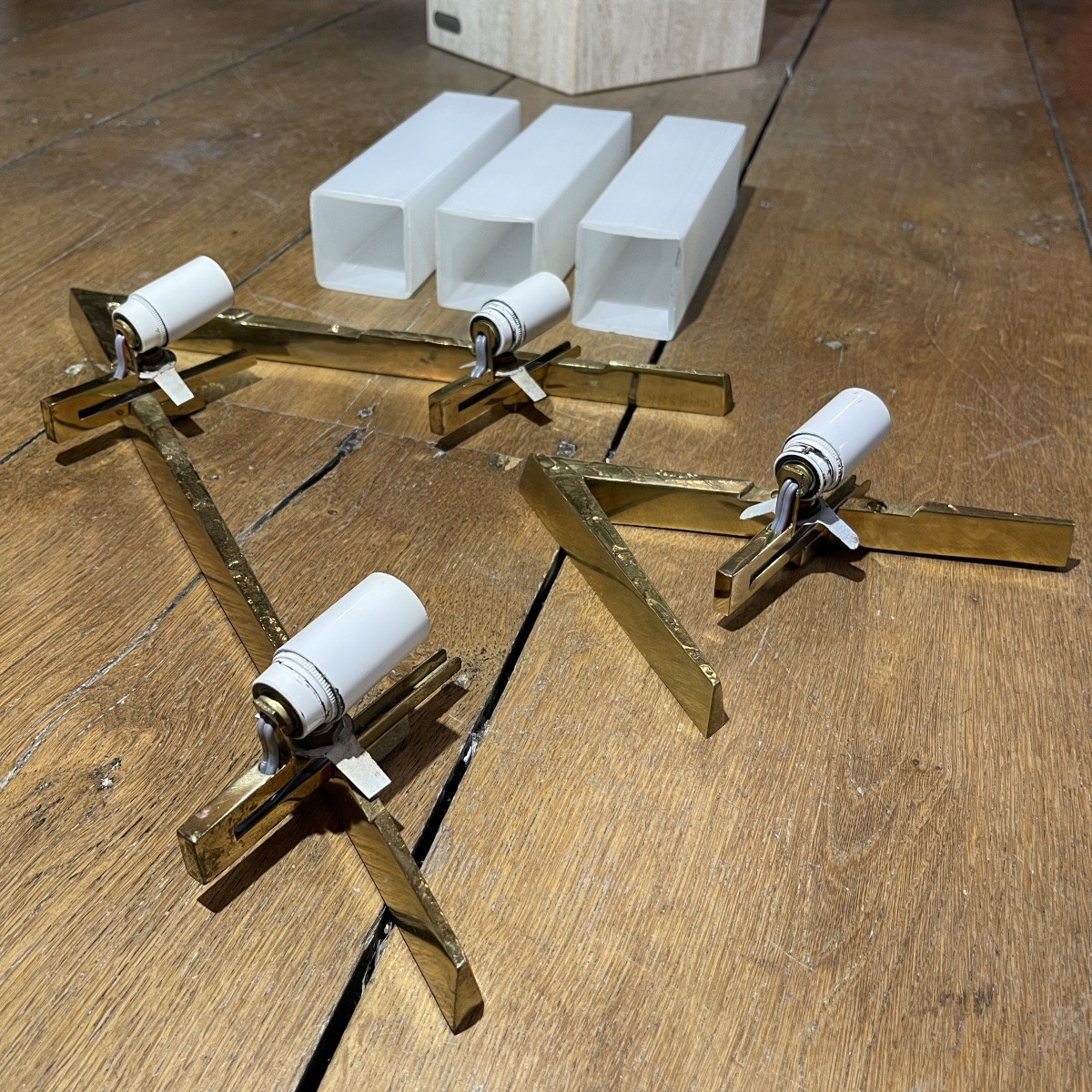 Maison Arlus, Pair Of Asymmetrical Hollywood Regency Sconces, Bronze - Opaline Glass, Ca 1970-photo-6
