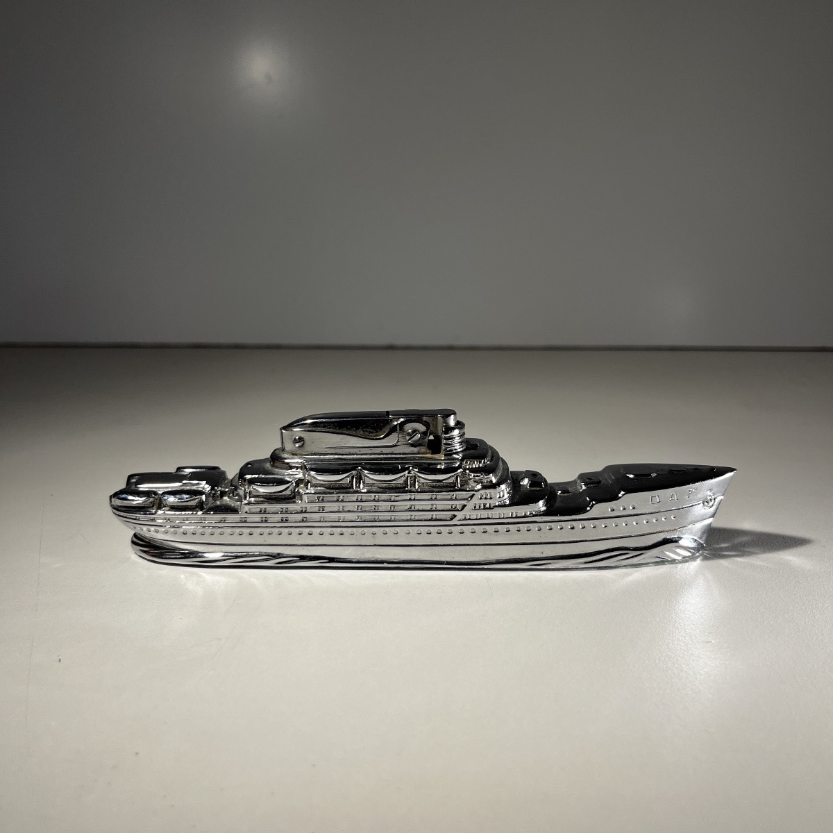 Briquet de table Art Déco MTC ,Bateau - Paquebot de croisière, acier chromé, ca 1930-photo-4