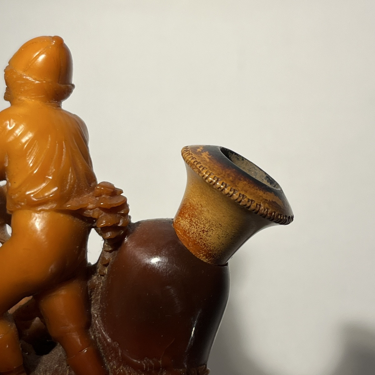 Pipe sculpture en écume dans son étui "Chasseur & chiens de chasse", XIXe s-photo-2